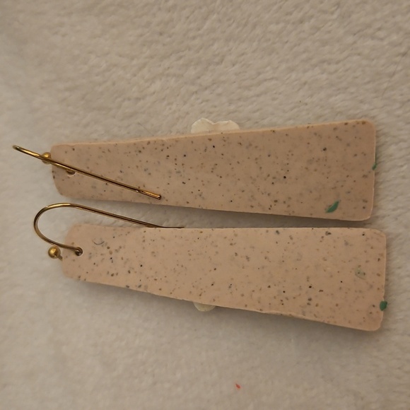 Vintage 1970s Floral Daisy Beige Linear Earrings - Picture 4 of 4